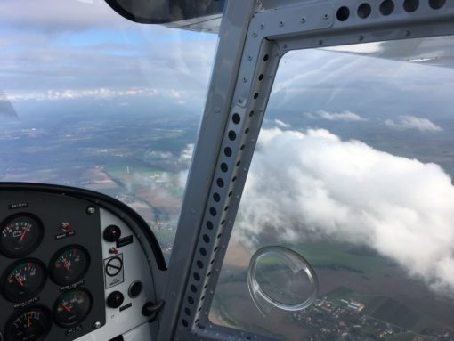 Rundflug - Blick aus dem Cockpit Rundflug - Blick aus dem Cockpit