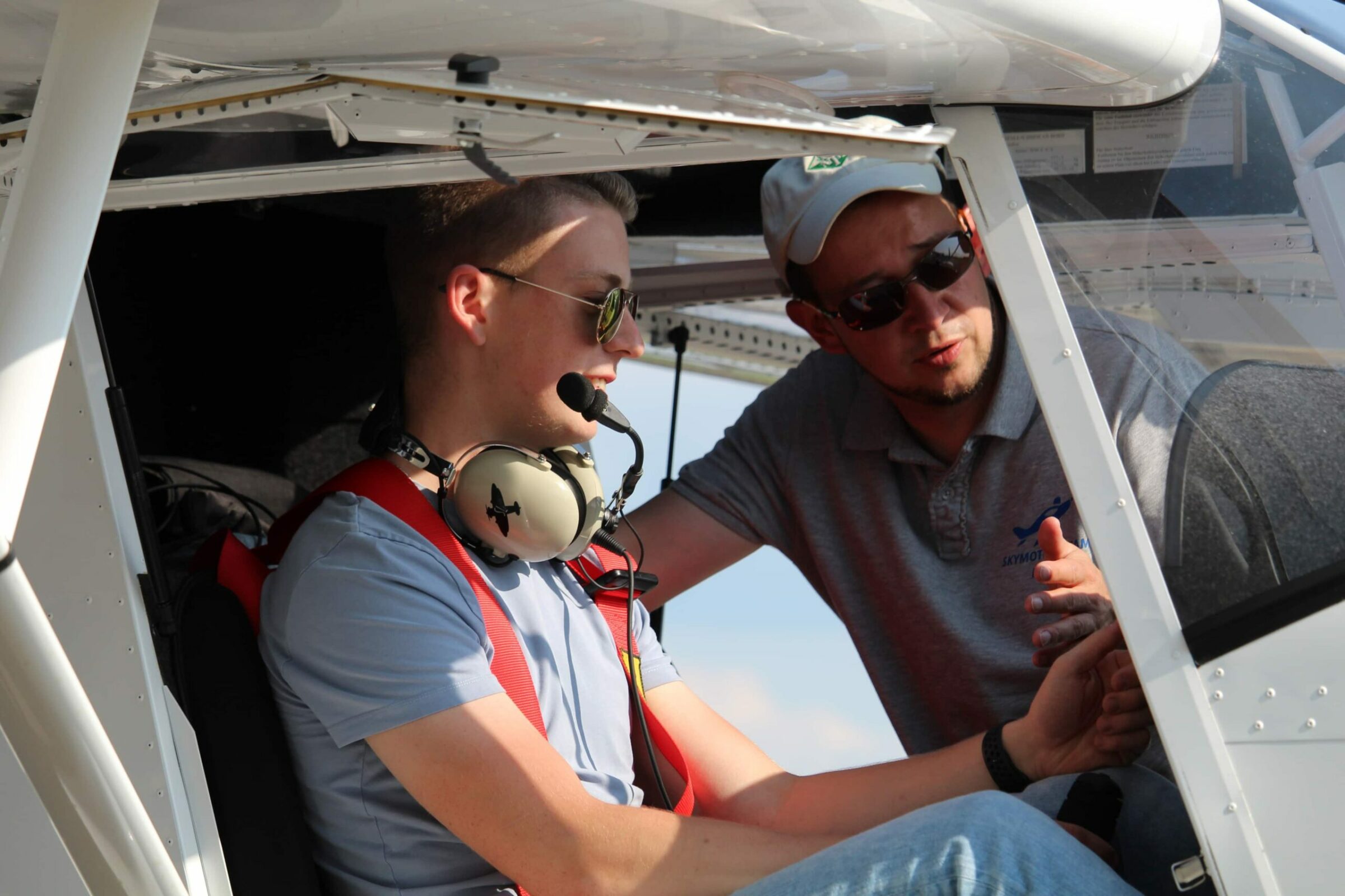 Persönliche Einweisung in die Steuerung und Instrumente im Cockpit