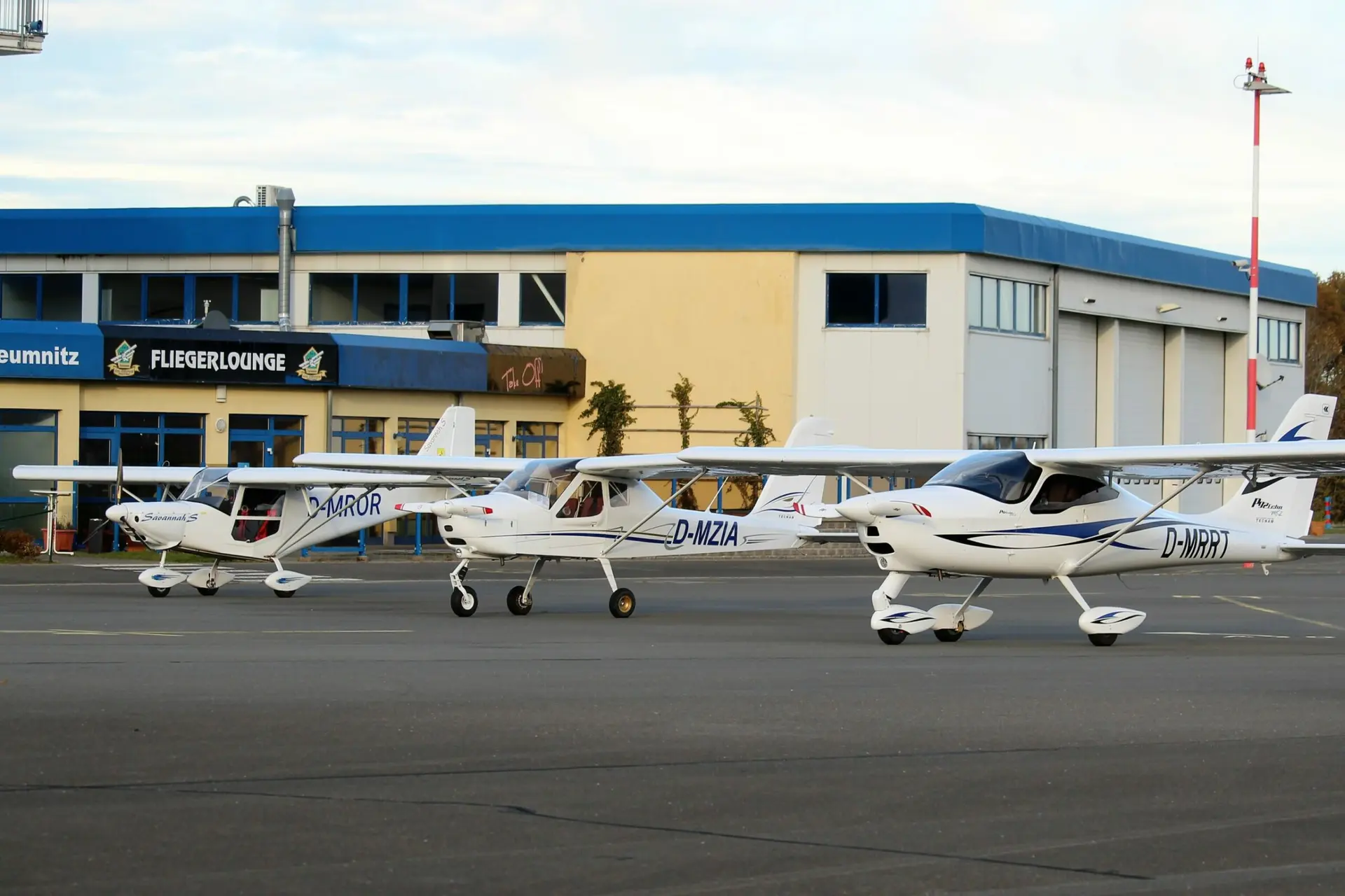 Flugzeugflotte von Sky Motion am Flugplatz Gera-Leumnitz